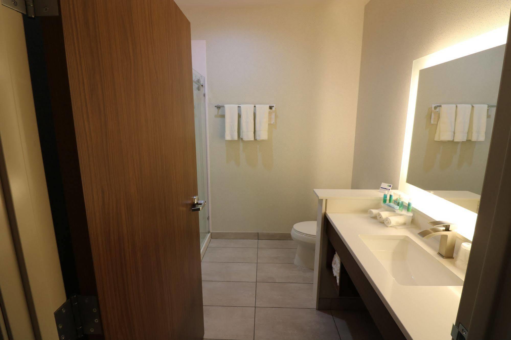 Holiday Inn Express & Suites - Coffeyville By Ihg Kültér fotó